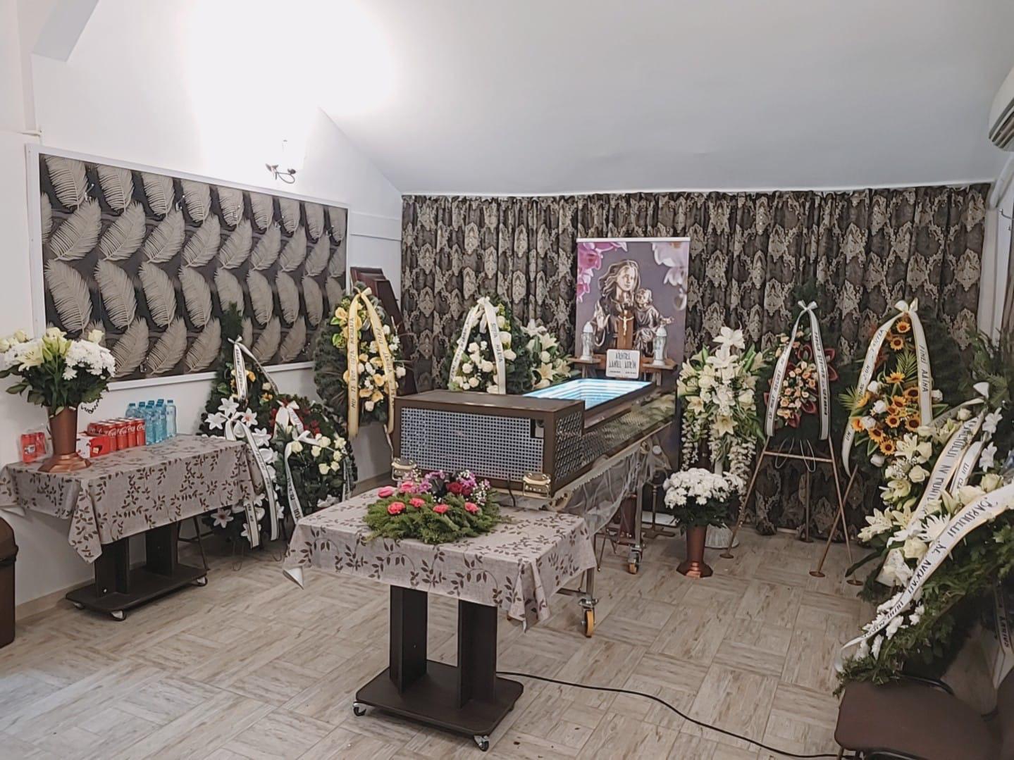 Coroane si flori la priveghi - capela funerara Deva Coroane funerare Deva
