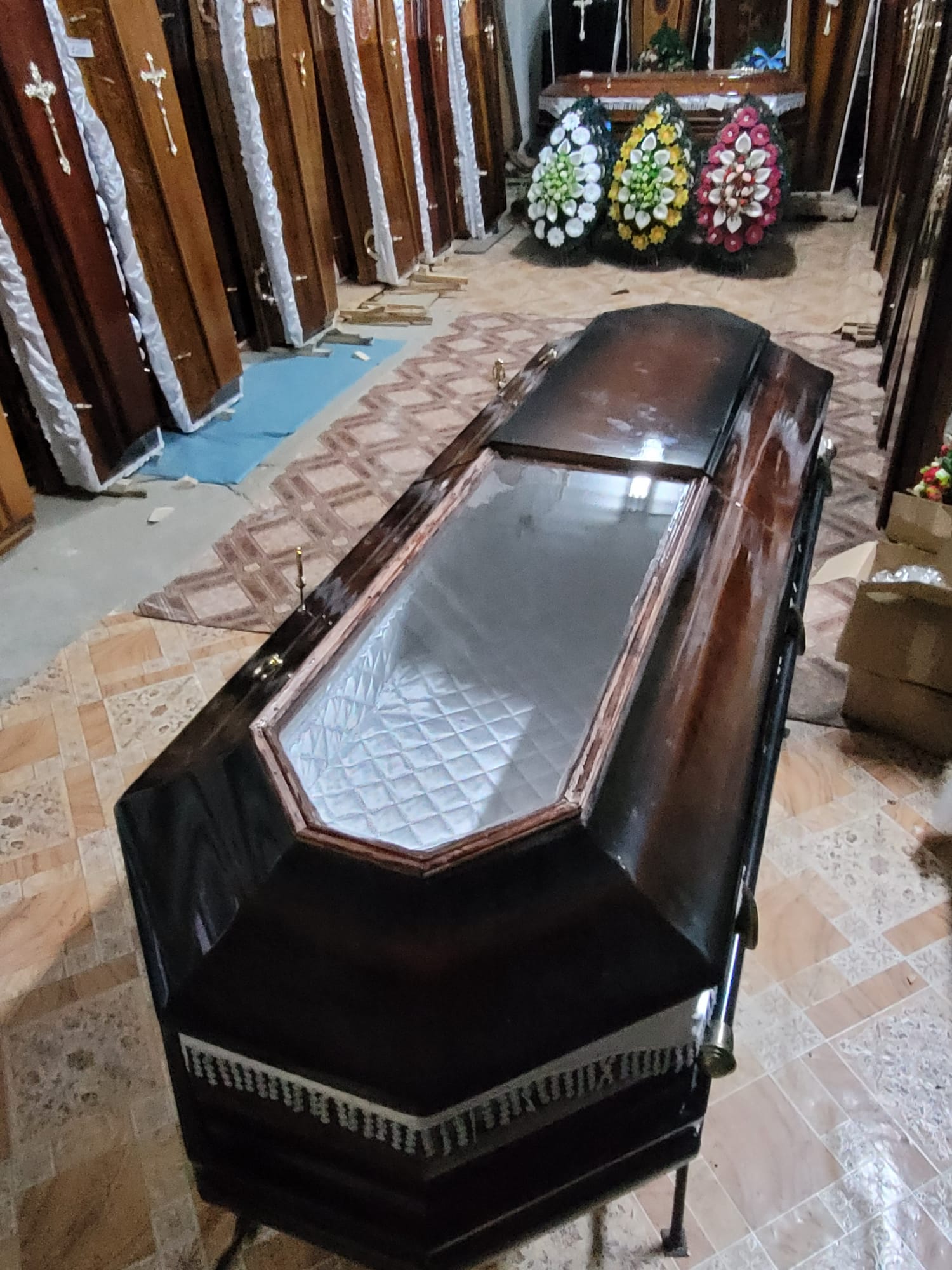 Sicriu funerar din lemn Deva